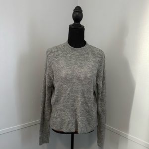 A warm sweater by the brand ambiance in the color gray and in the size small